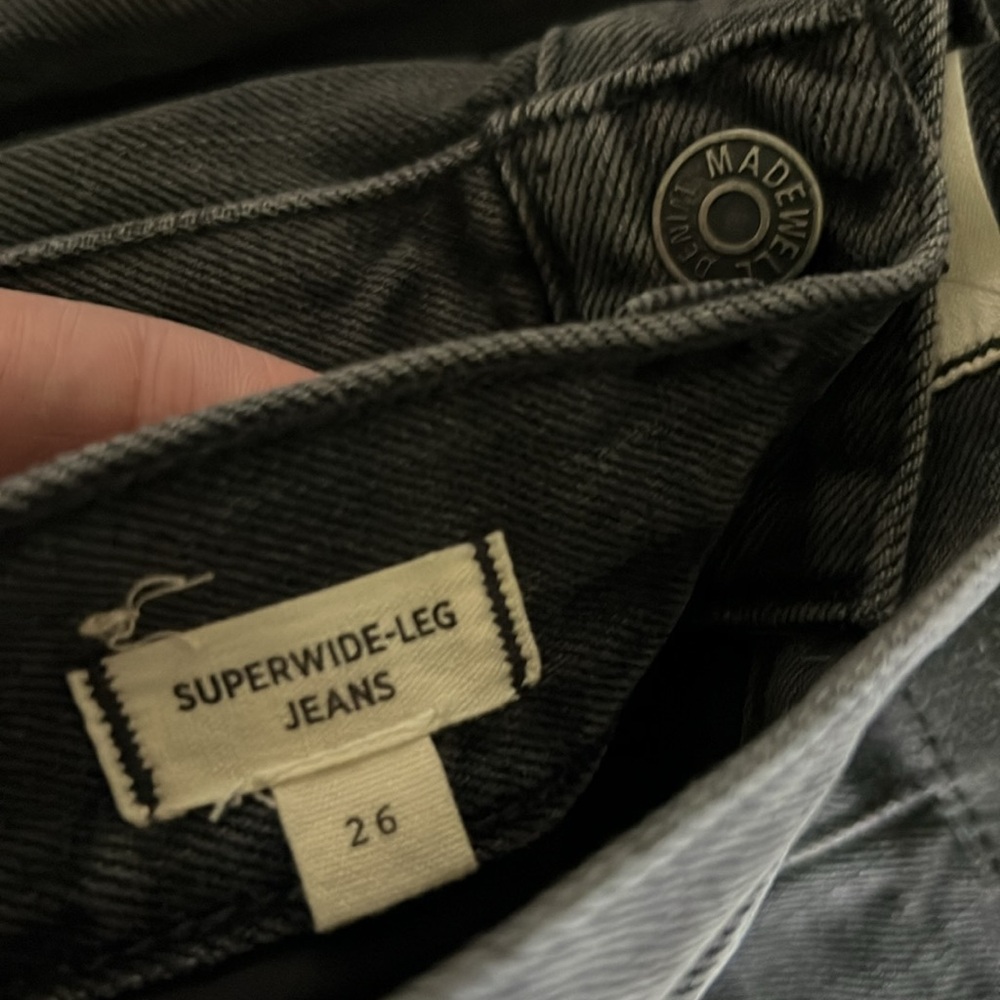 Superwide-Leg Jeans in Gunter Wash - Picture 5 of 5